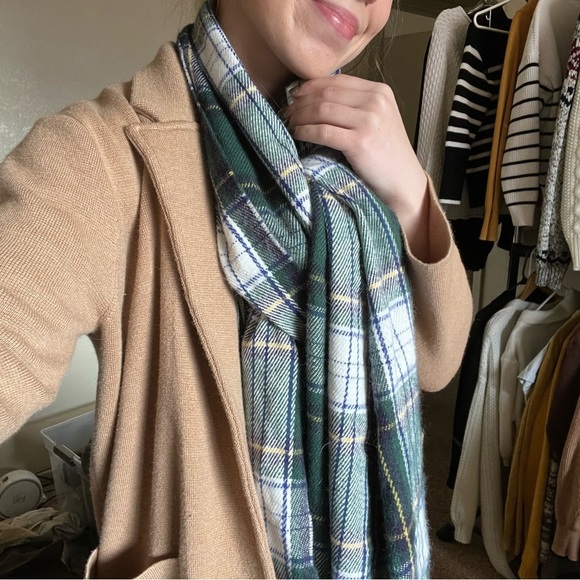 NWT J Crew plaid scarf - Picture 2 of 3